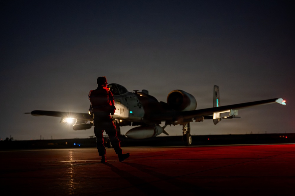 Airmen Perform Evening A-10 Thunderbolts Hot Pit Refueling