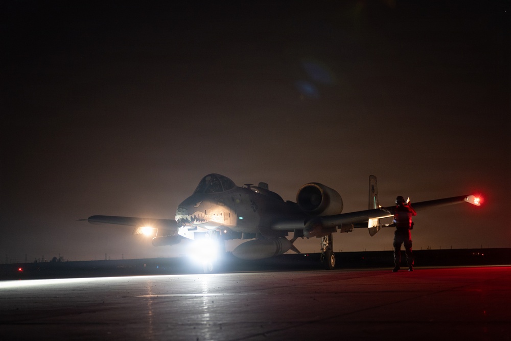 Airmen Perform Evening A-10 Thunderbolts Hot Pit Refueling