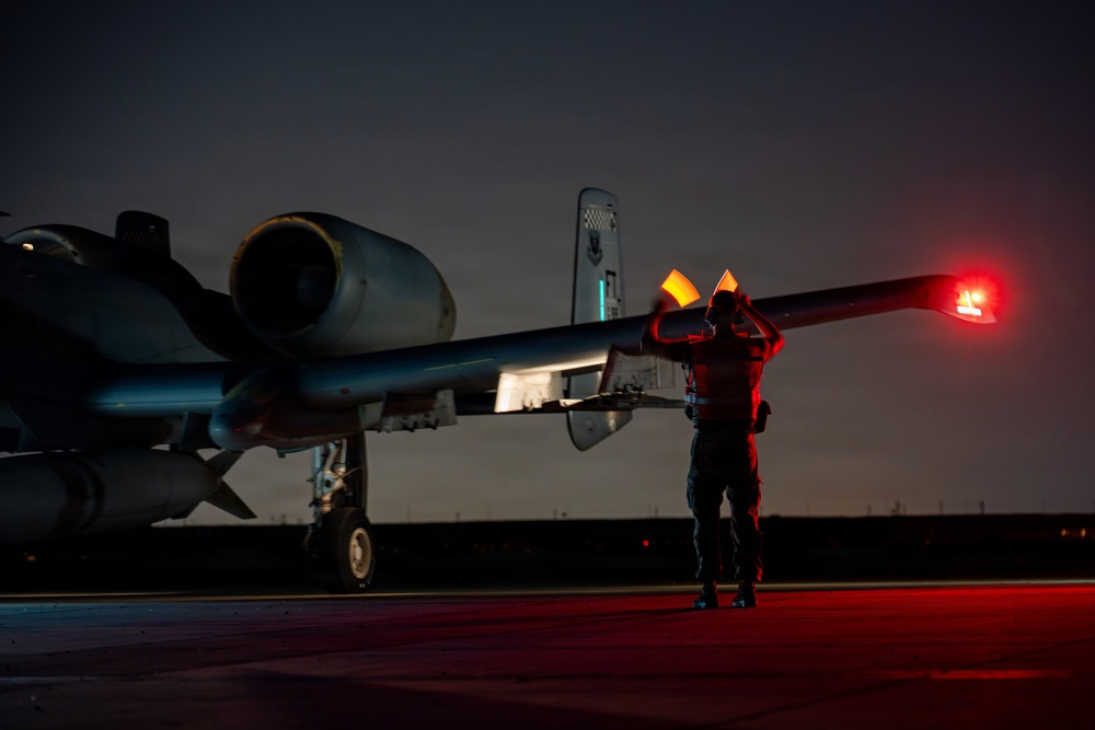 Airmen Perform Evening A-10 Thunderbolts Hot Pit Refueling