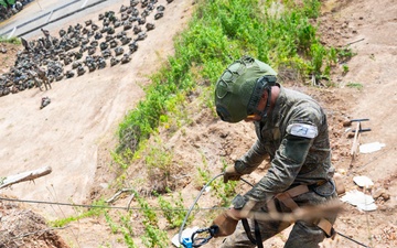 Balikatan 2026: Balikatan 2026: U.S., AFP Soldiers rappel in jungle school