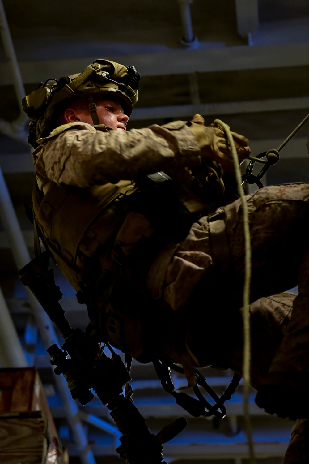 11th MEU Conduct Rappel Training Aboard USS Boxer
