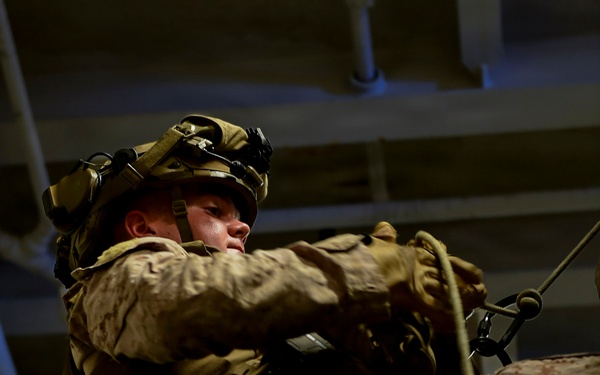11th MEU Conduct Rappel Training Aboard USS Boxer