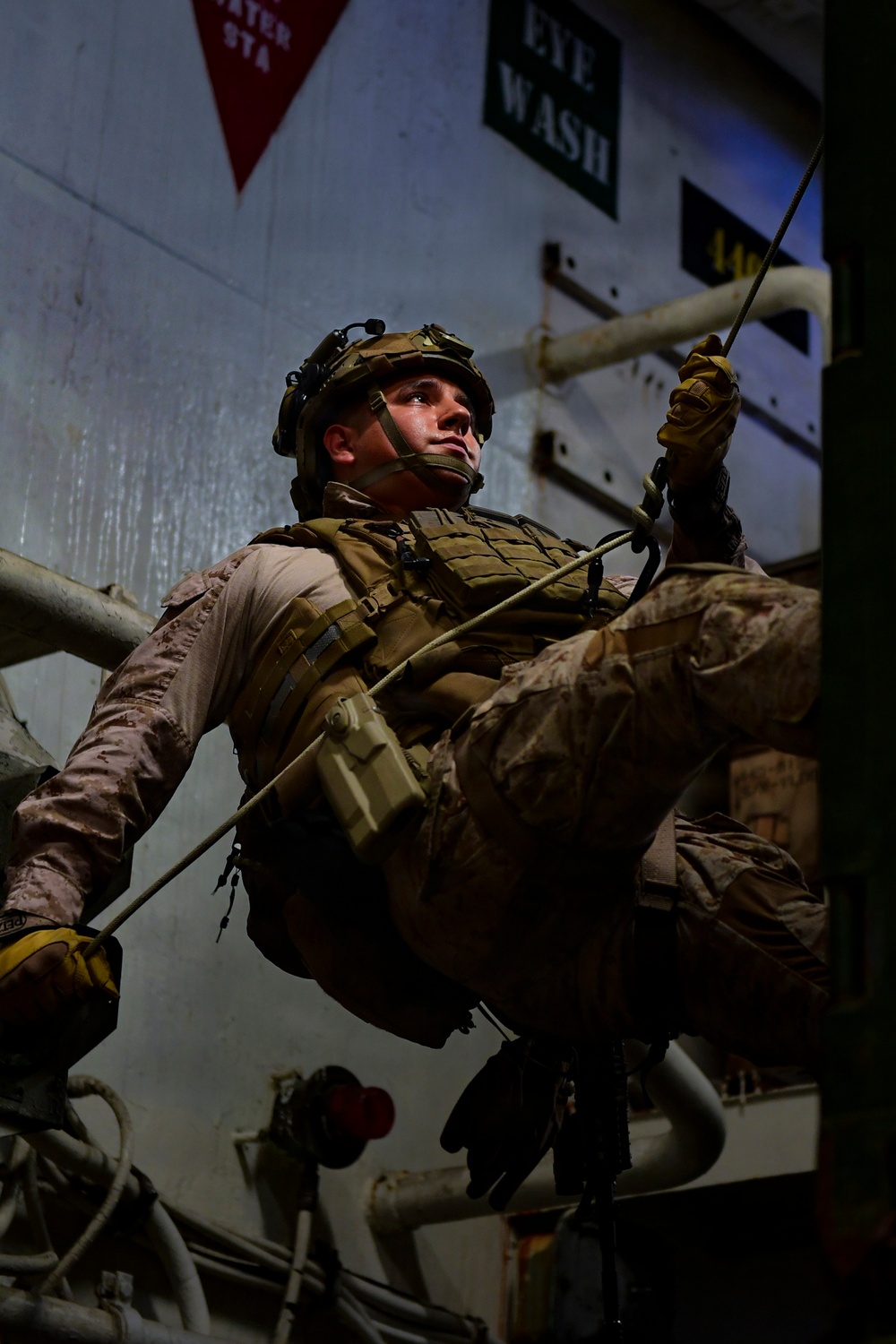 11th MEU Conduct Rappelling Training Aboard USS Boxer