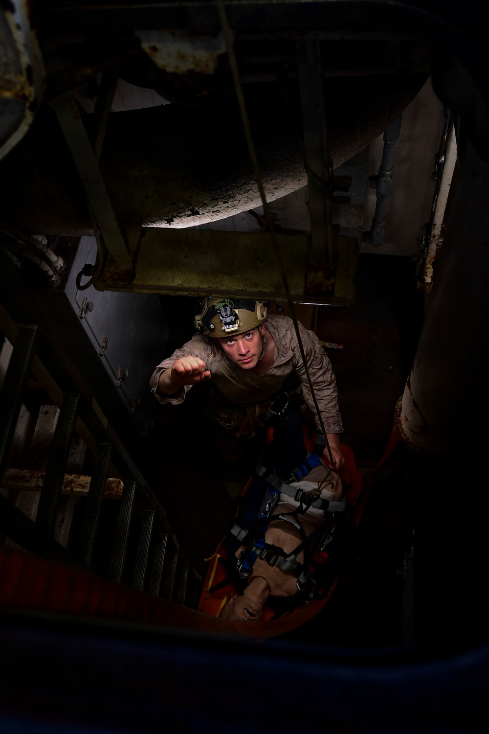 11th MEU Conduct Rappelling Training Aboard USS Boxer