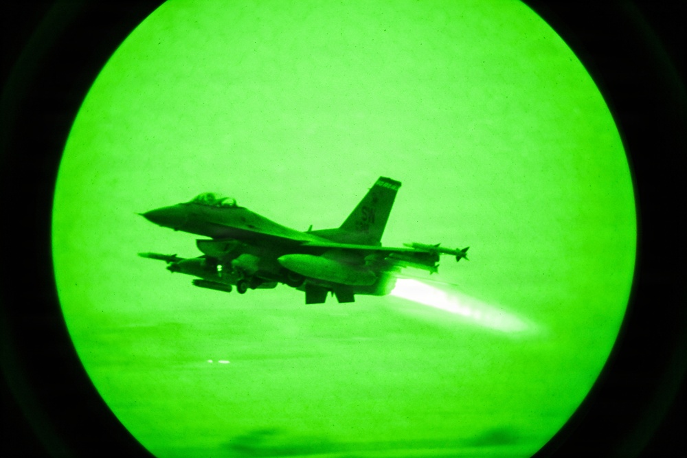 F-16 Fighting Falcons Takeoff