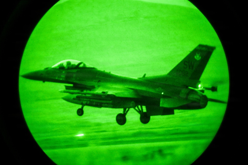 F-16 Fighting Falcons Takeoff