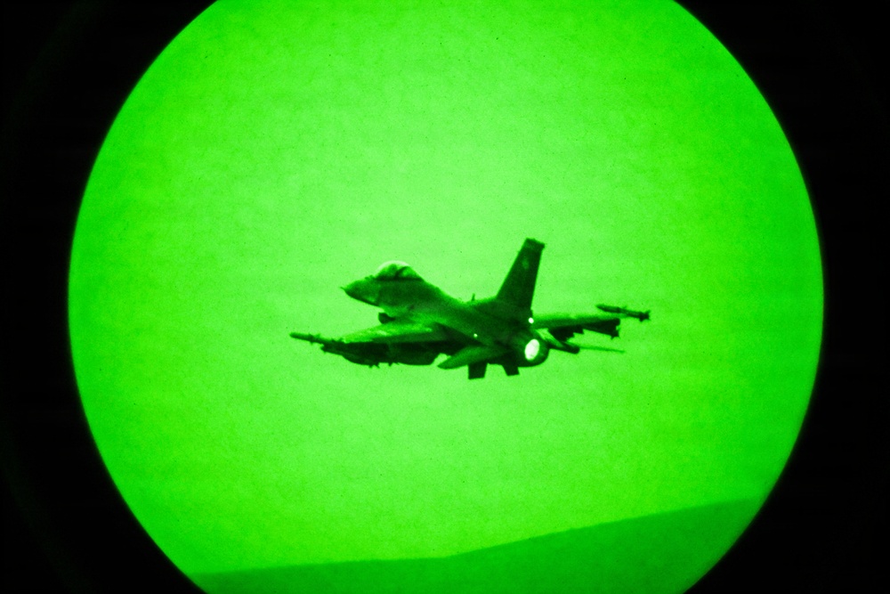 F-16 Fighting Falcons Takeoff