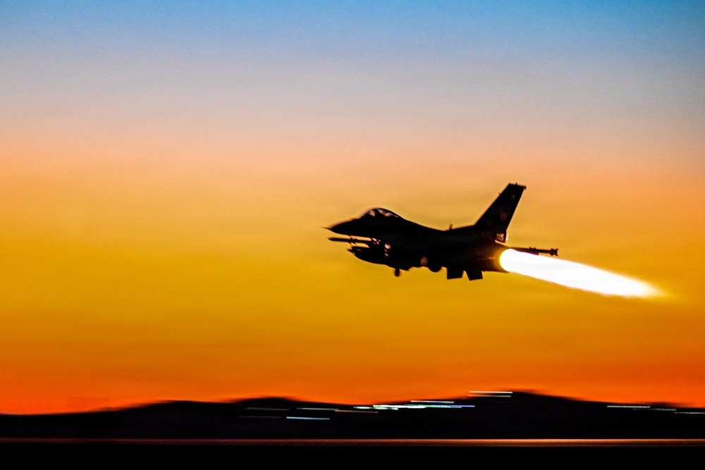 F-16 Fighting Falcons Takeoff