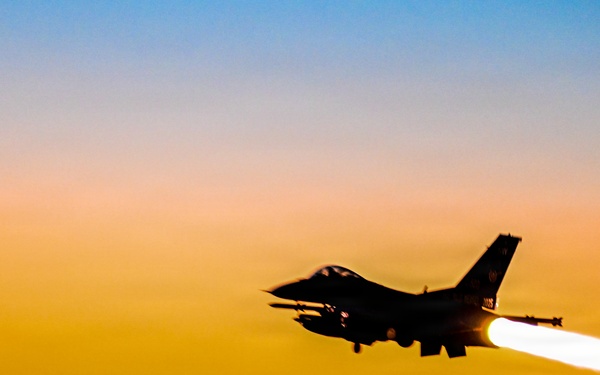 F-16 Fighting Falcons Takeoff