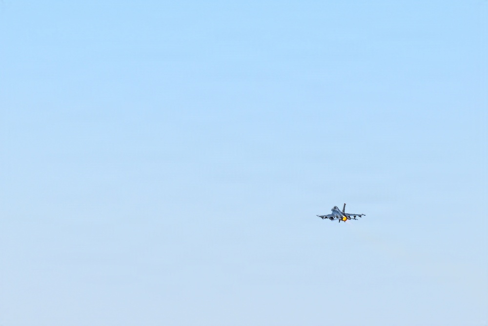 F-16 Fighting Falcons Takeoff