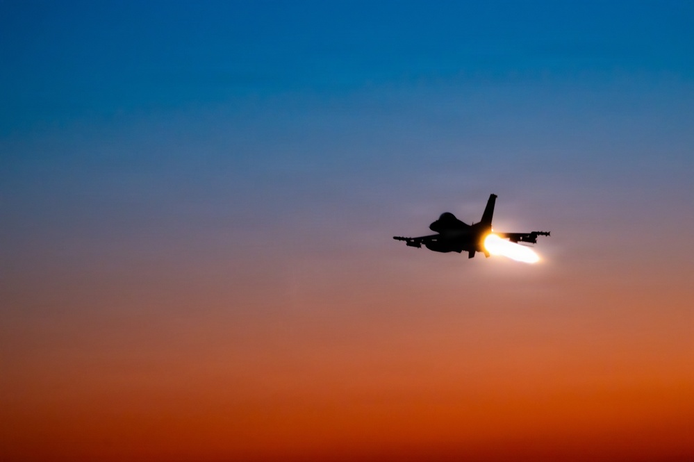 F-16 Fighting Falcons Takeoff
