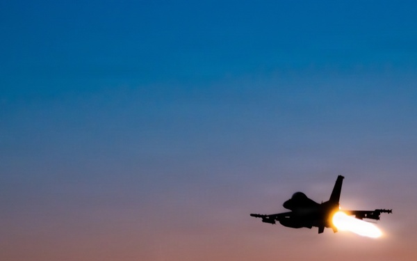 F-16 Fighting Falcons Takeoff