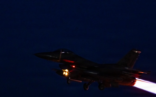 F-16 Fighting Falcons Takeoff