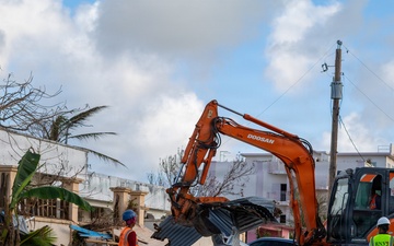 Sinlaku Leaves Behind Debris on Saipan