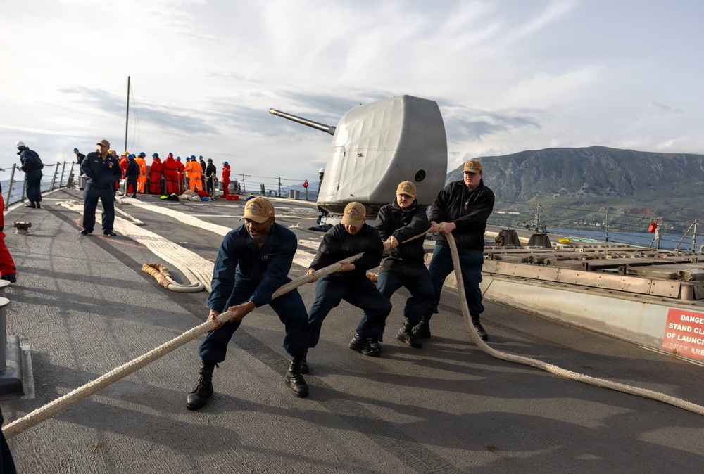 USS Arleigh Burke (DDG 51) Pulls into Souda Bay
