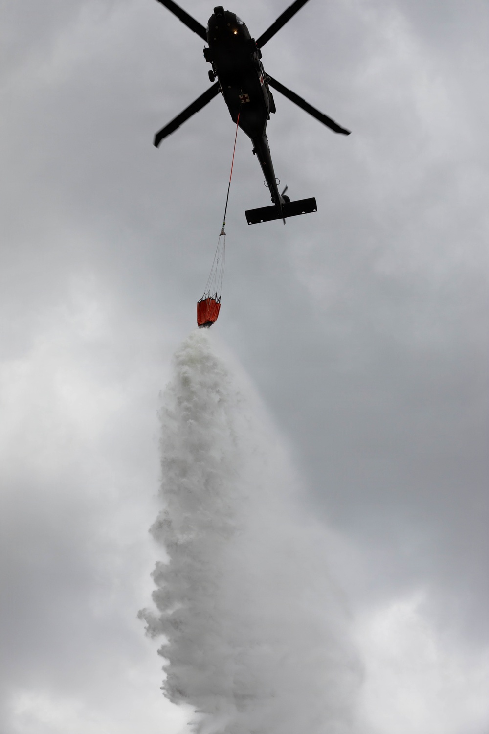 South Dakota National Guard conducts Black Hawk wildfire suppression drill at Angostura Reservoir