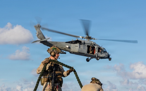 22nd MEU (SOC) | MSPF Fast Ropes Aboard USS Iwo Jima