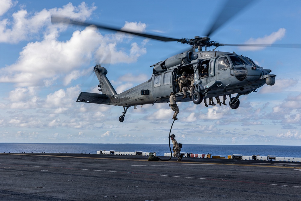 22nd MEU (SOC) | MSPF Fast Ropes Aboard USS Iwo Jima