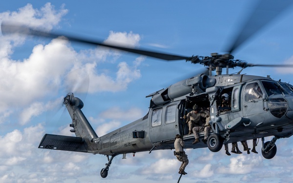 22nd MEU (SOC) | MSPF Fast Ropes Aboard USS Iwo Jima