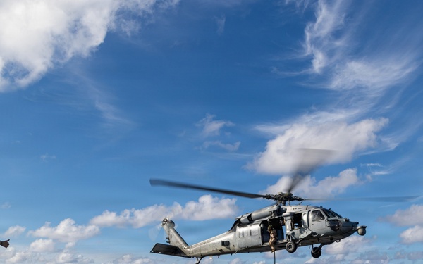 22nd MEU (SOC) | MSPF Fast Ropes Aboard USS Iwo Jima