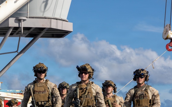 22nd MEU (SOC) | MSPF Fast Ropes Aboard USS Iwo Jima