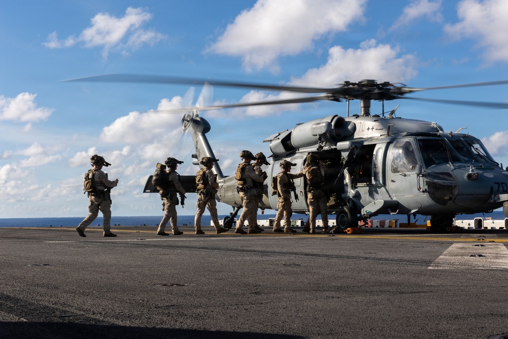 22nd MEU (SOC) | MSPF Fast Ropes Aboard USS Iwo Jima