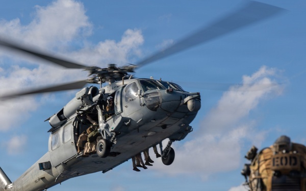 22nd MEU (SOC) | MSPF Fast Ropes Aboard USS Iwo Jima