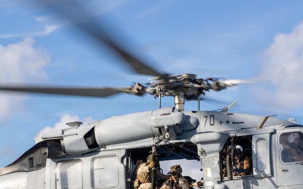 22nd MEU (SOC) | MSPF Fast Ropes Aboard USS Iwo Jima