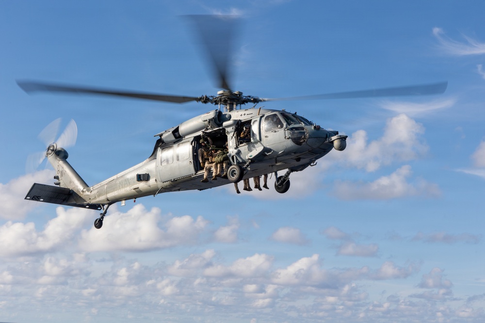 22nd MEU (SOC) | MSPF Fast Ropes Aboard USS Iwo Jima