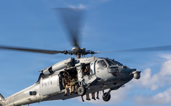 22nd MEU (SOC) | MSPF Fast Ropes Aboard USS Iwo Jima