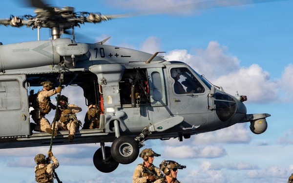 22nd MEU (SOC) | MSPF Fast Ropes Aboard USS Iwo Jima