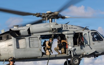 22nd MEU (SOC) | MSPF Fast Ropes Aboard USS Iwo Jima