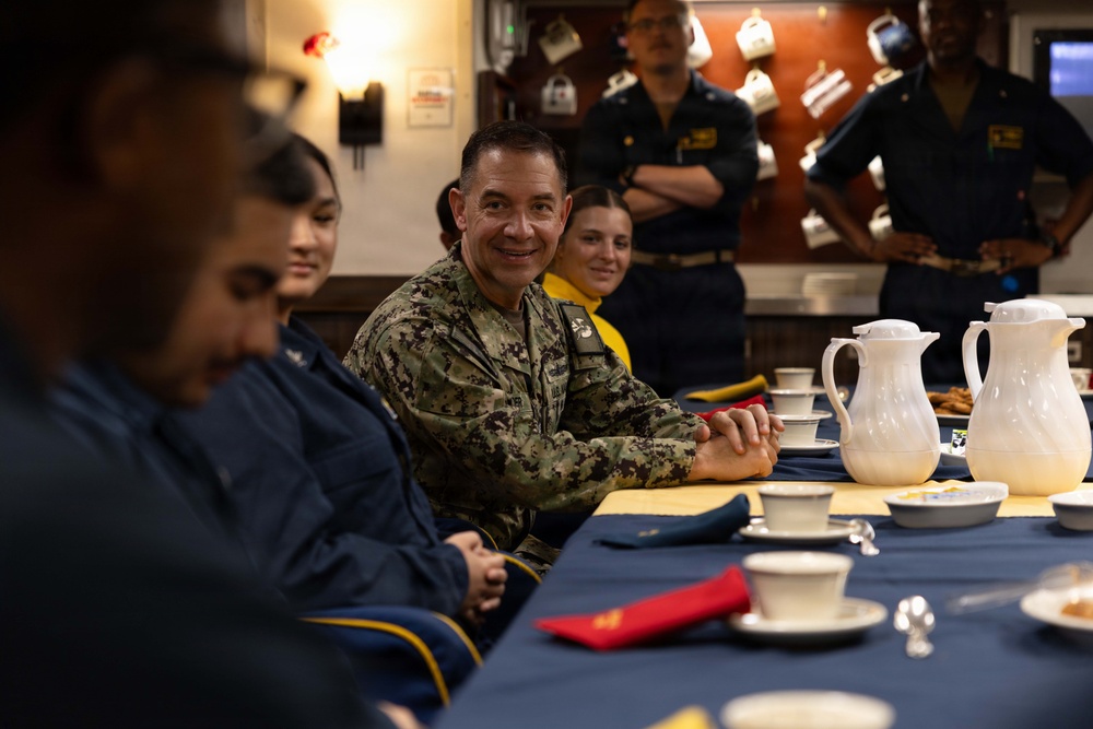 CENTCOM Commander visits USS Milius