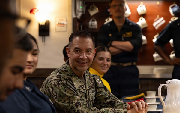 CENTCOM Commander visits USS Milius