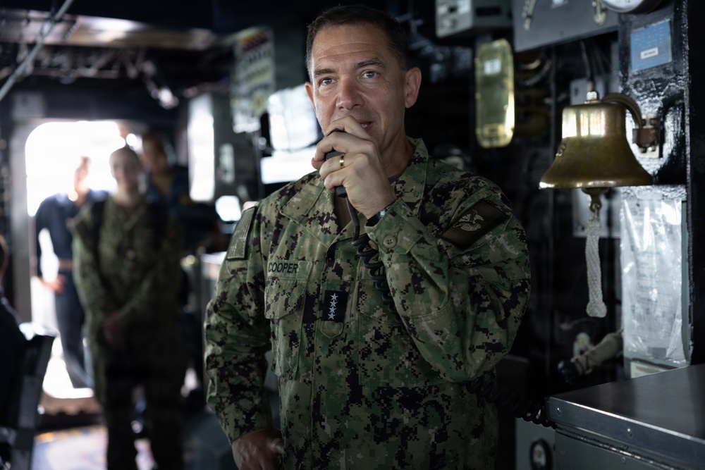 CENTCOM Commander visits USS Milius