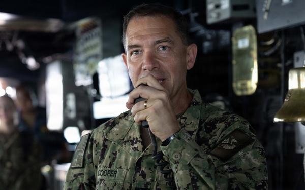 CENTCOM Commander visits USS Milius