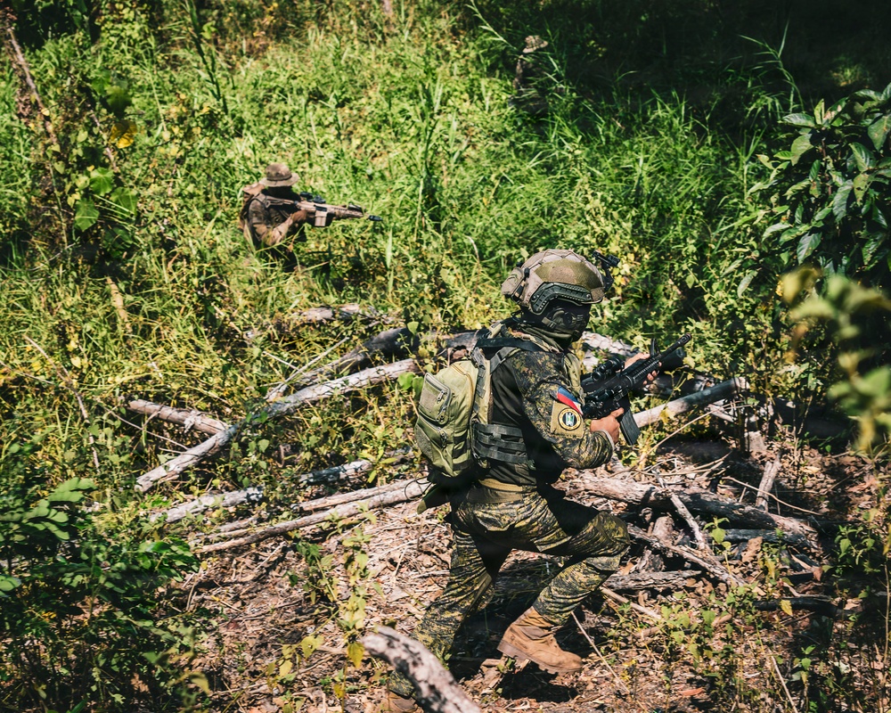 U.S. and Philippine Army Soldiers Execute Joint Jungle Patrol