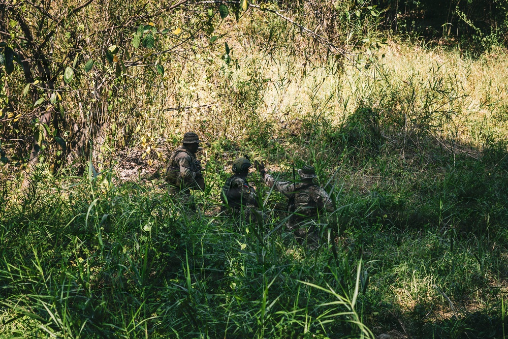 U.S. and Philippine Army Soldiers Execute Joint Jungle Patrol