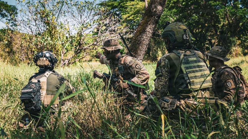 U.S. and Philippine Army Soldiers Execute Joint Jungle Patrol