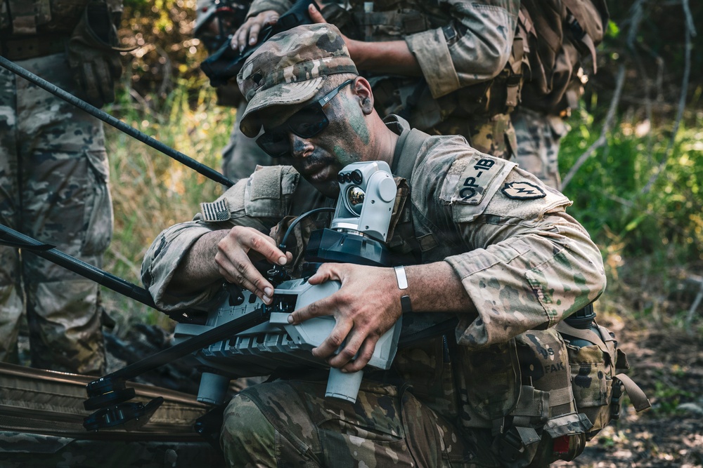 U.S. and Philippine Army Soldiers Execute Joint Jungle Patrol