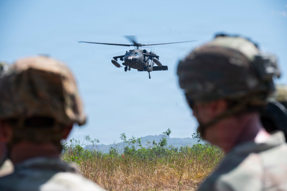 Balikatan 2026: U.S., AFP Soldiers use jungle penetrator devices in Jungle school