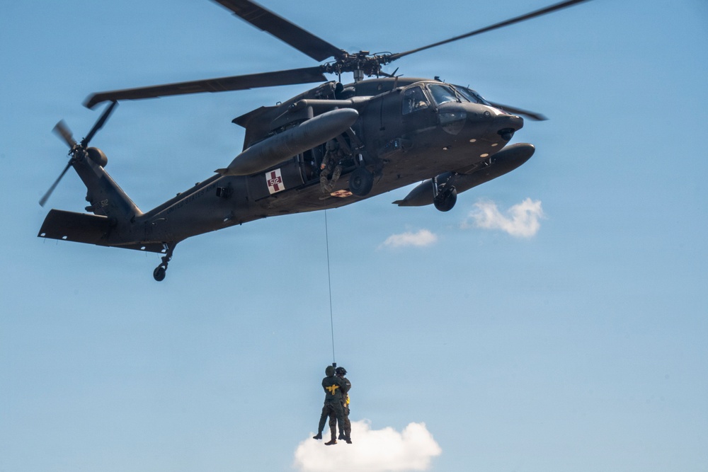 Balikatan 2026: U.S., AFP Soldiers use jungle penetrator devices in Jungle school