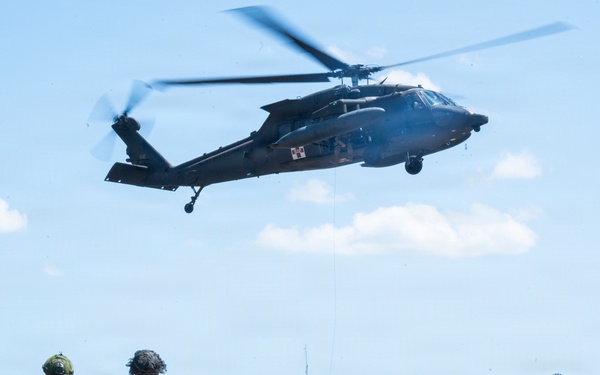 Balikatan 2026: U.S., AFP Soldiers use jungle penetrator devices in Jungle school