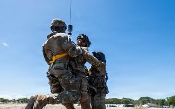 Balikatan 2026: U.S., AFP Soldiers use jungle penetrator devices in Jungle school