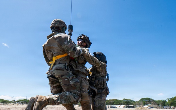 Balikatan 2026: U.S., AFP Soldiers use jungle penetrator devices in Jungle school