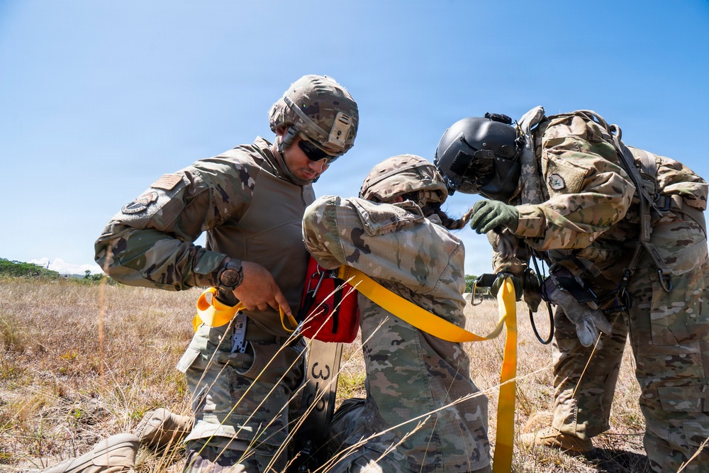 Balikatan 2026: U.S., AFP Soldiers use jungle penetrator devices in Jungle school