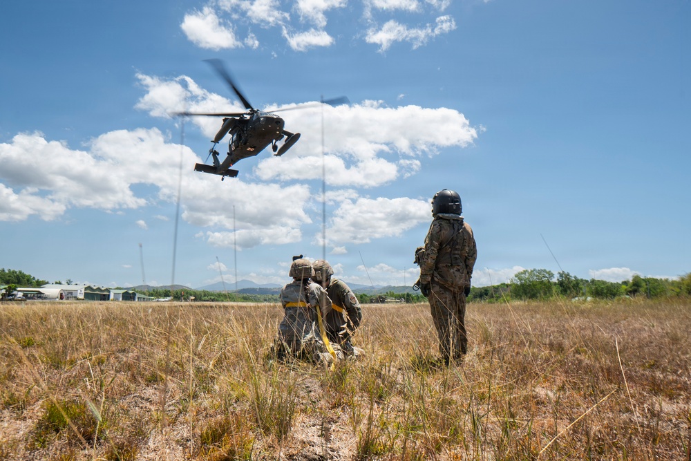 Balikatan 2026: U.S., AFP Soldiers use jungle penetrator devices in Jungle school