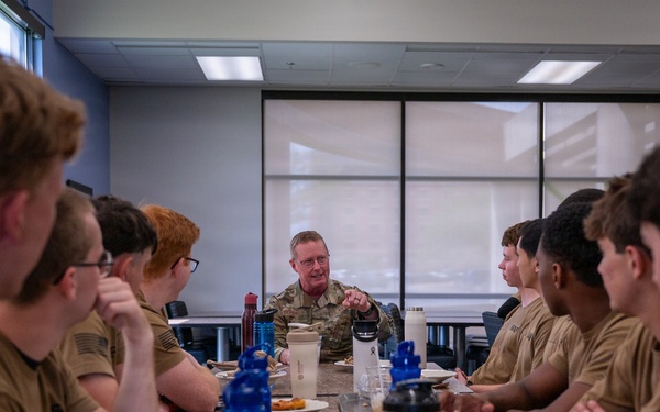 932nd Development and Training Flight Joins 22nd Air Force Leaders for Mentorship Lunch