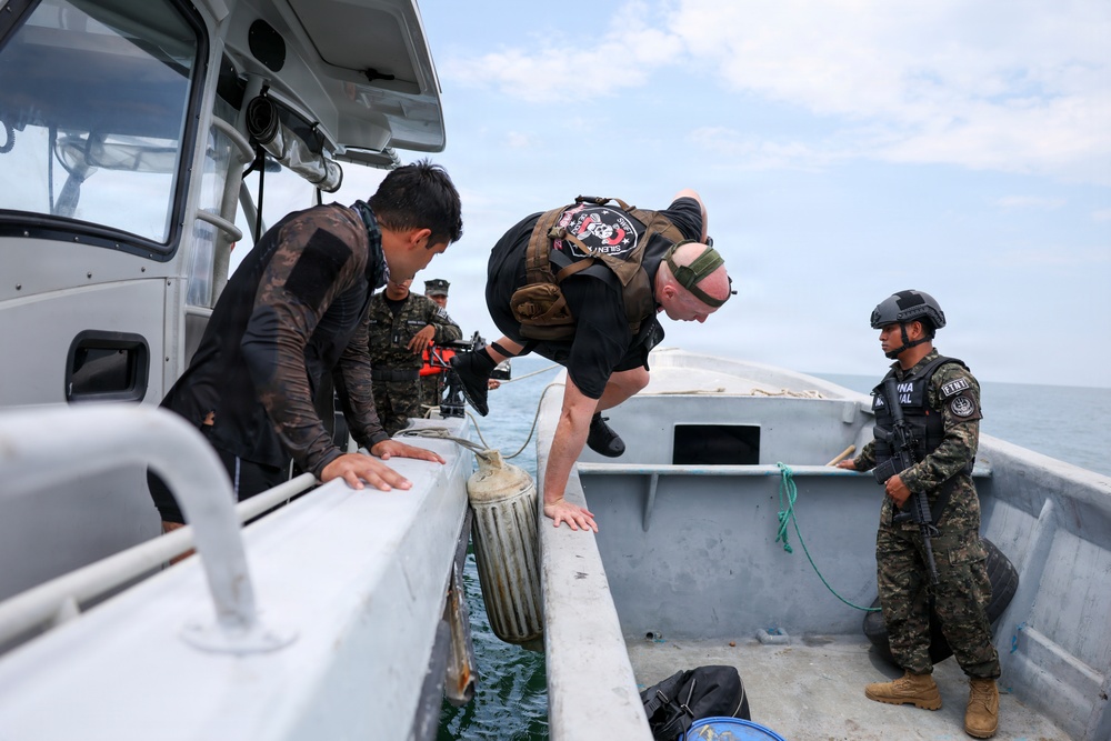U.S. Marines, Salvadoran marines conduct deep-water assessment during CENTAM Guardian 2026