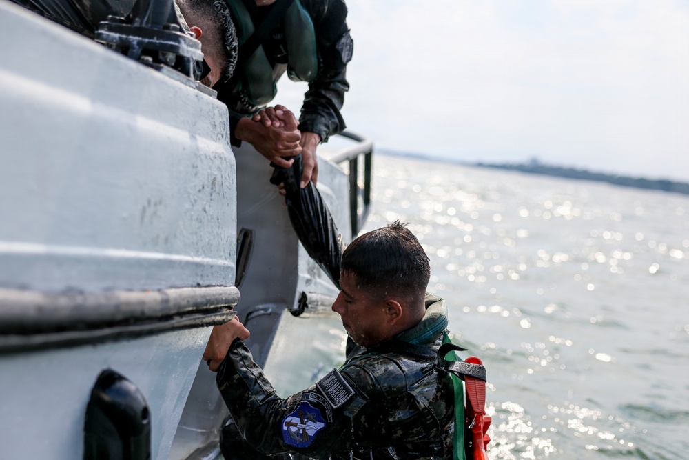 U.S. Marines, Salvadoran marines conduct deep-water assessment during CENTAM Guardian 2026